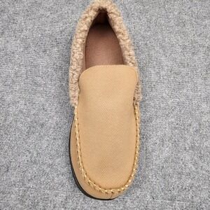 Isotoner Mens Moccasin Slippers Gel Memory Foam Indoor Outdoor Tan MD 8-9 NEW